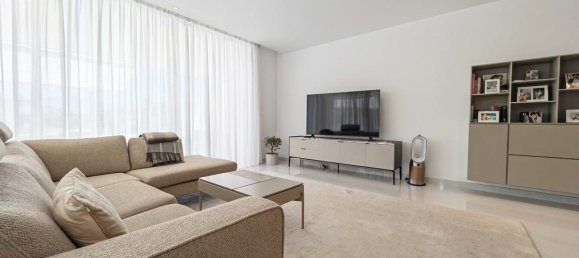 3 Schlafzimmer Wohnung in Estepona, Spain, Nr. 136670 8