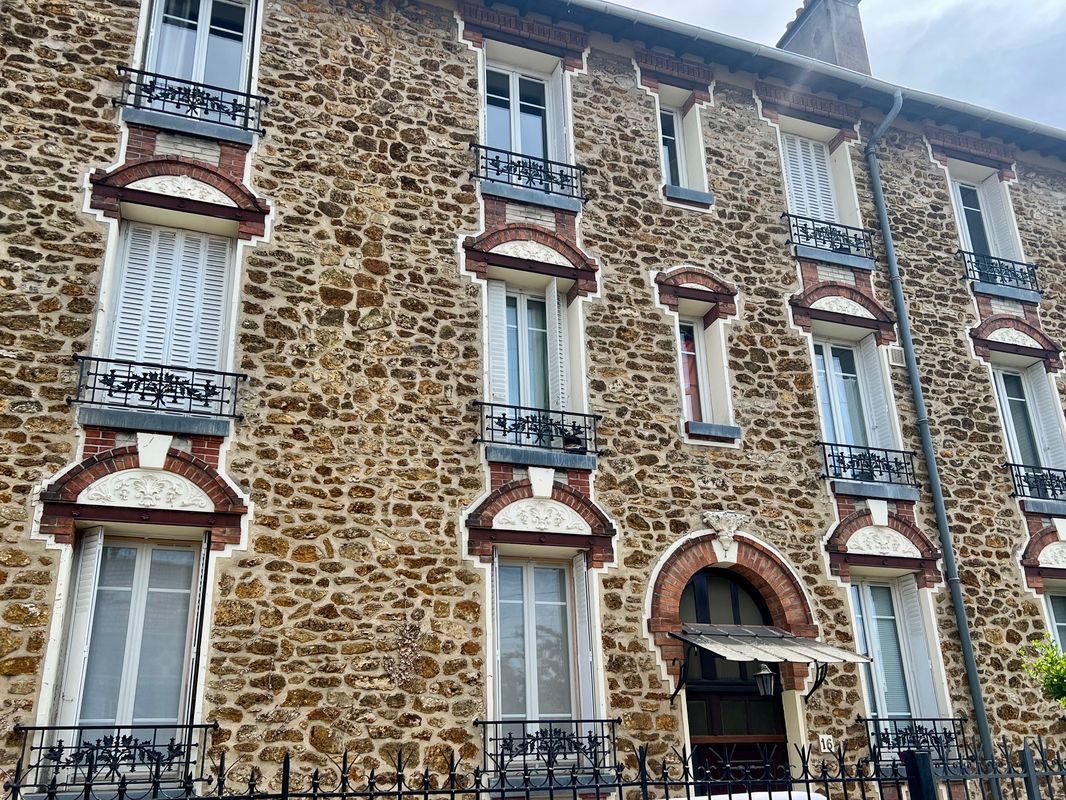 2 bedrooms Apartment in Viry-Chatillon, France No. 176200