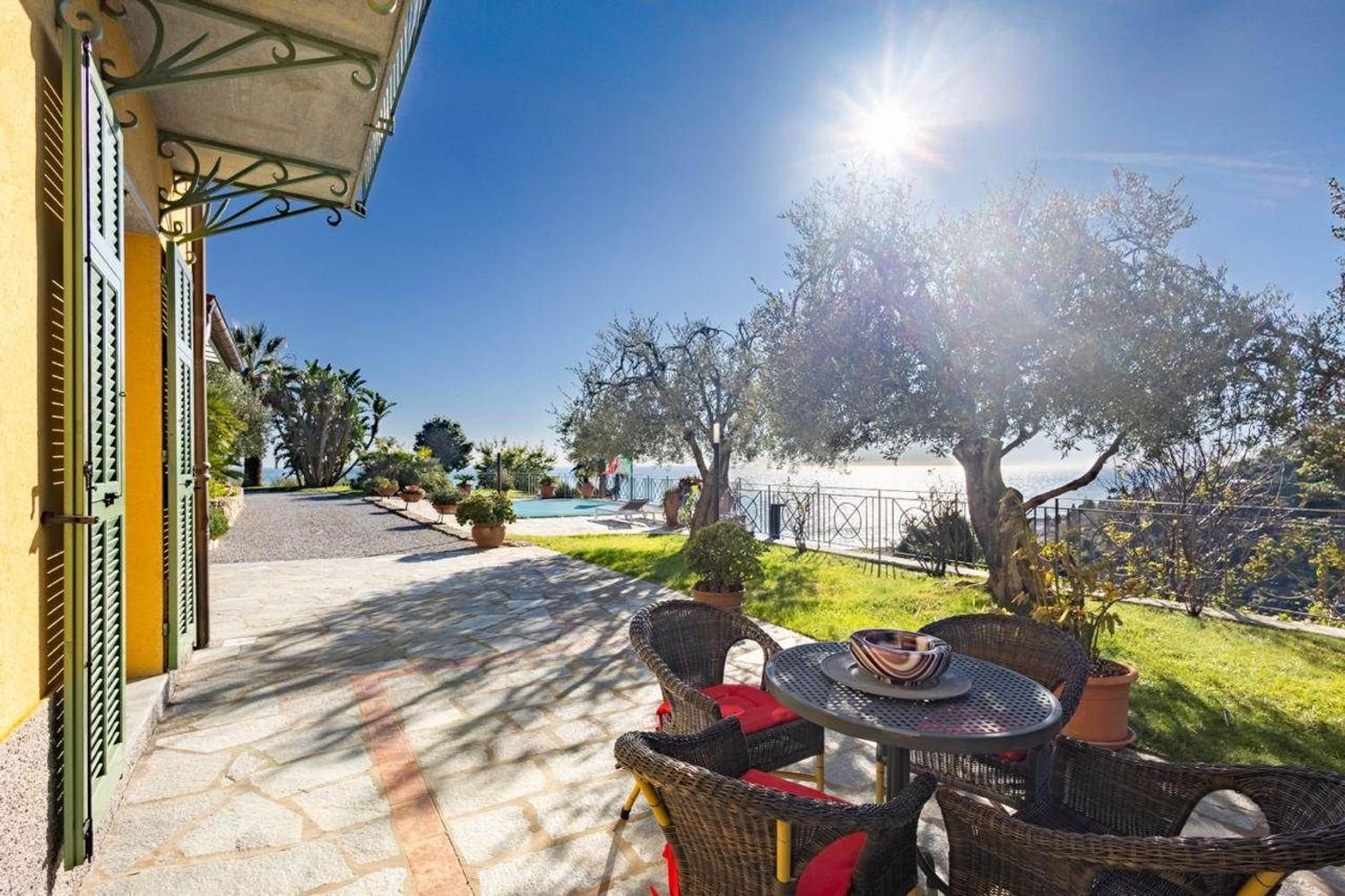 8 rooms Villa in Bordighera, Italy No. 220120