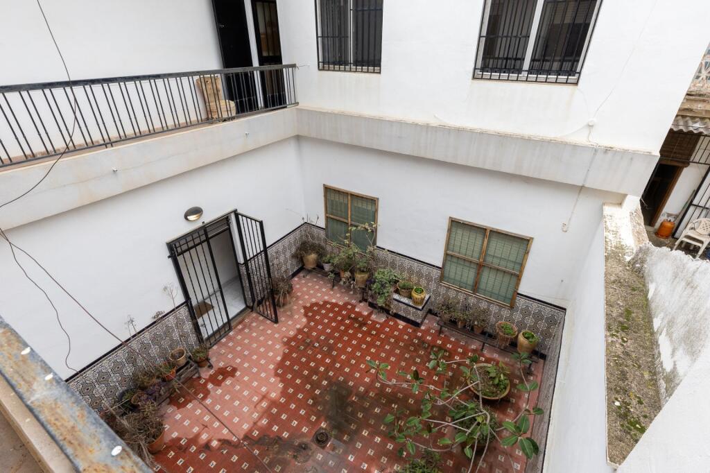 Adosado de 6 dormitorios en Alginet, Spain No. 205517