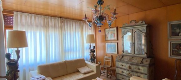 5 bedrooms Apartment in Treviso, Italy No. 325314 2
