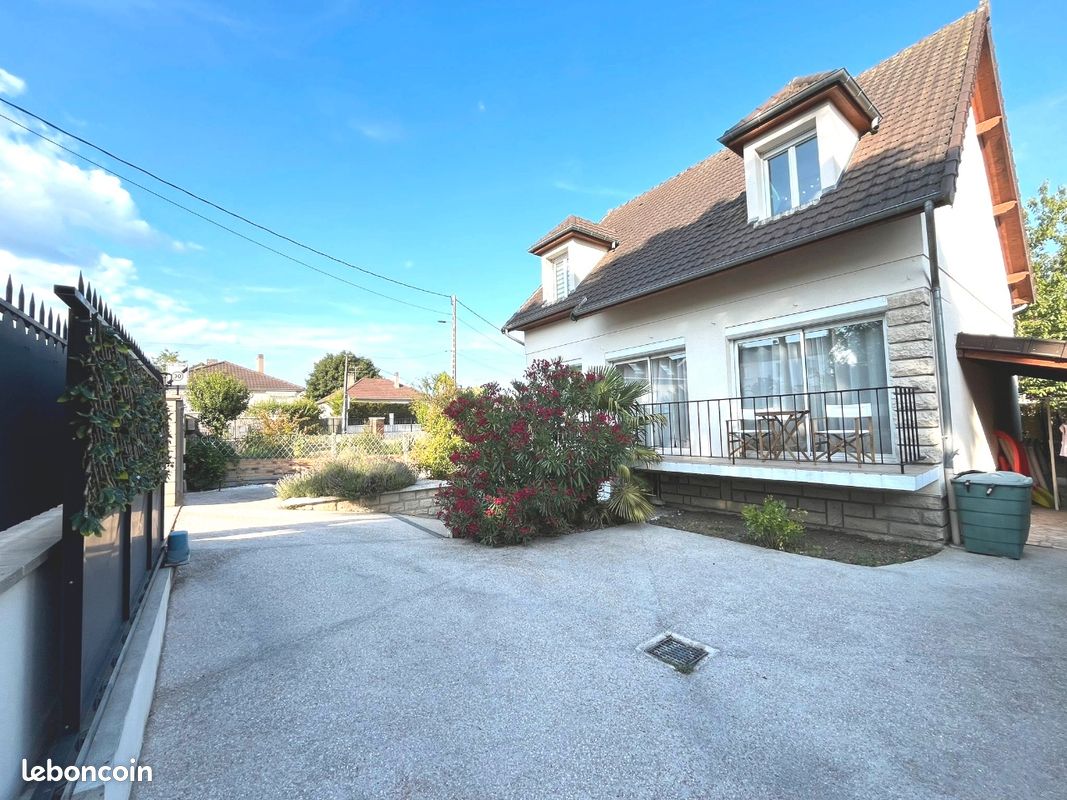 Дом с 4 спальнями в Таверни, Франция № 359266