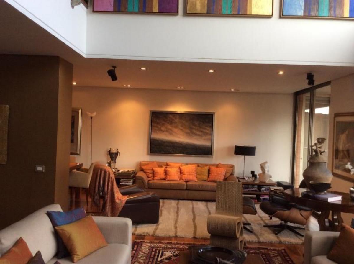 4 bedrooms House in Bogota, Colombia No. 14698