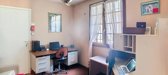 3 bedrooms House in Idron, France No. 302011 4