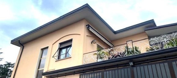 10 rooms House in Cassina Rizzardi, Italy No. 13781 3