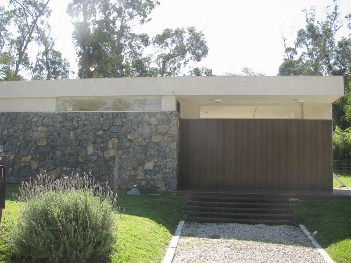 3 bedrooms House in Maldonado, Uruguay No. 143