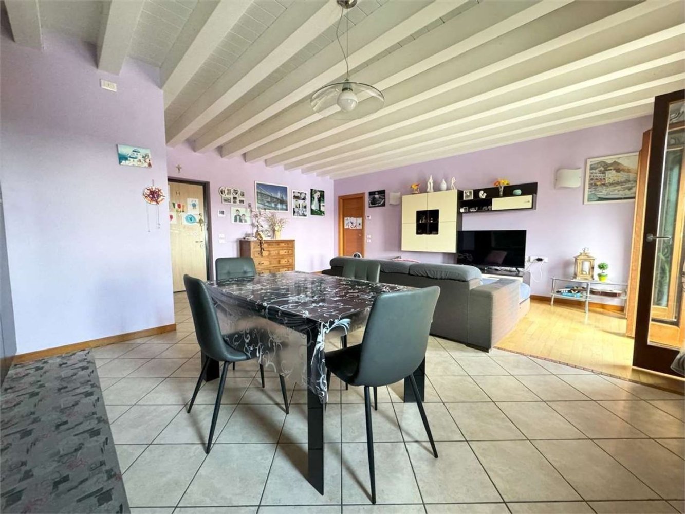 3-salle Appartement à Montecchia di Crosara, Italy No. 276479