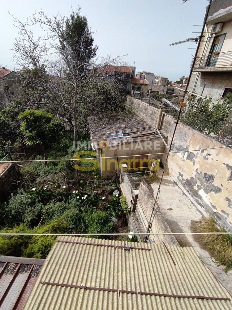 Terreno en Belpasso, Italy 450 m² No. 262408