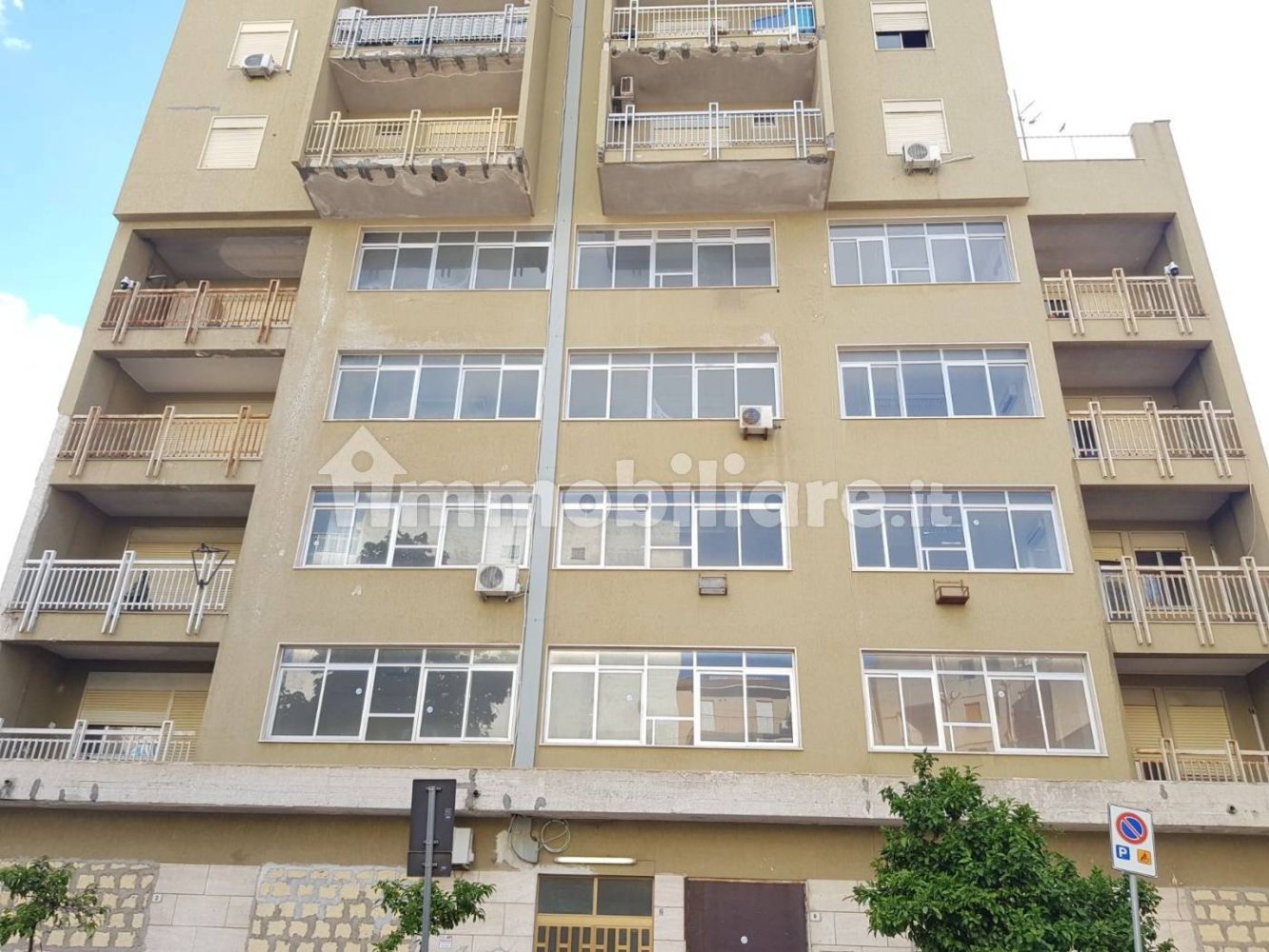 5 rooms Building in Palermo, Italy No. 48846