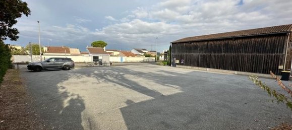 Коммерческая недвижимость 550м² в Ангулем, Франция № 311189 4