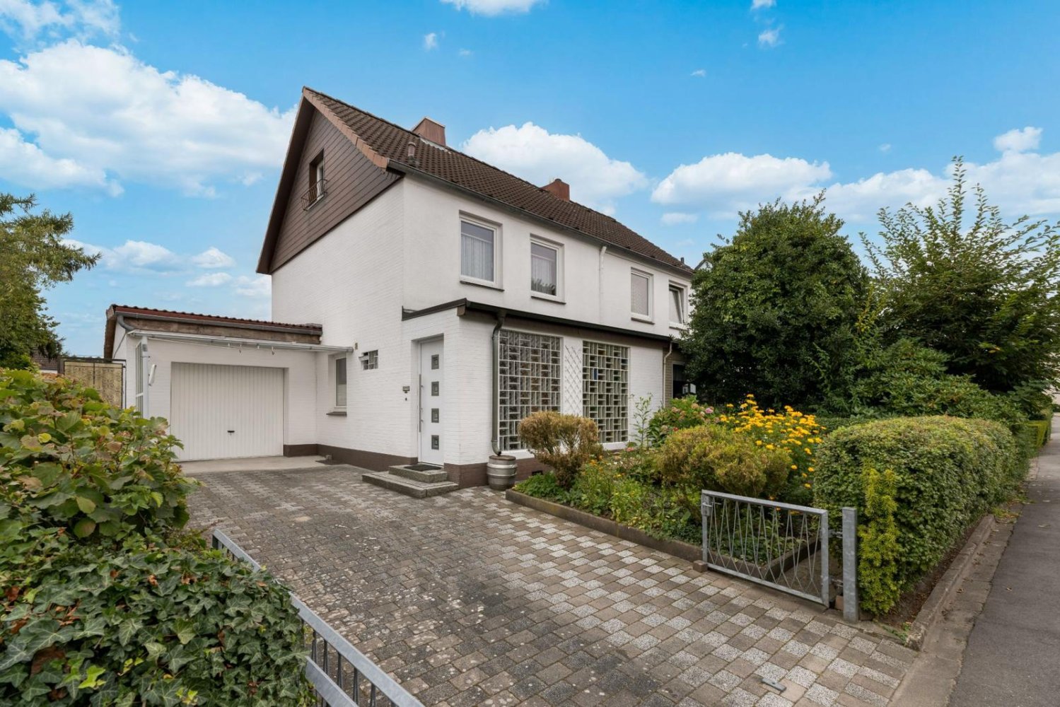 3 bedrooms Townhouse in Pinneberg, Germany No. 284528