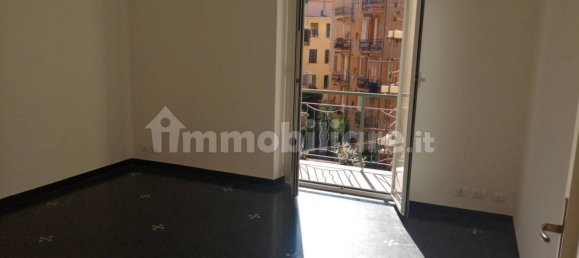 Apartamento de 3 dormitorios en Genoa, Italy No. 313393 4