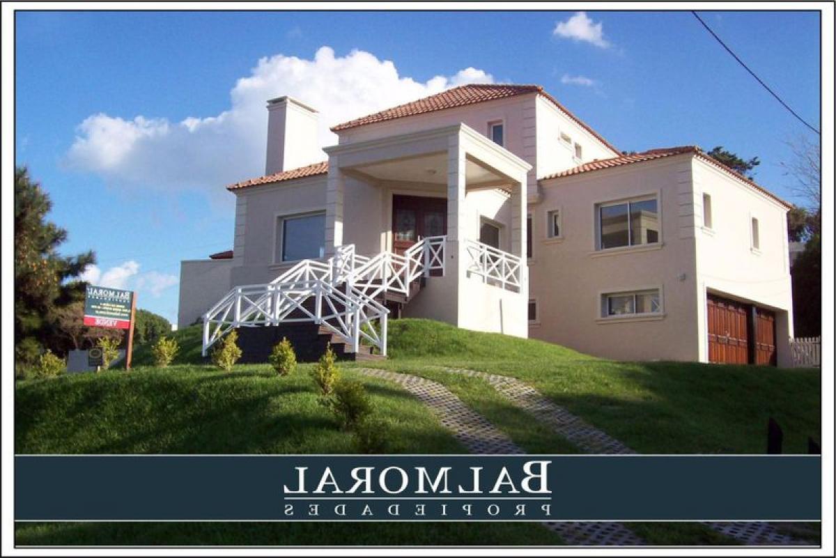 Дом с 4 спальнями в Мар-дель-Плата, Аргентина № 69227