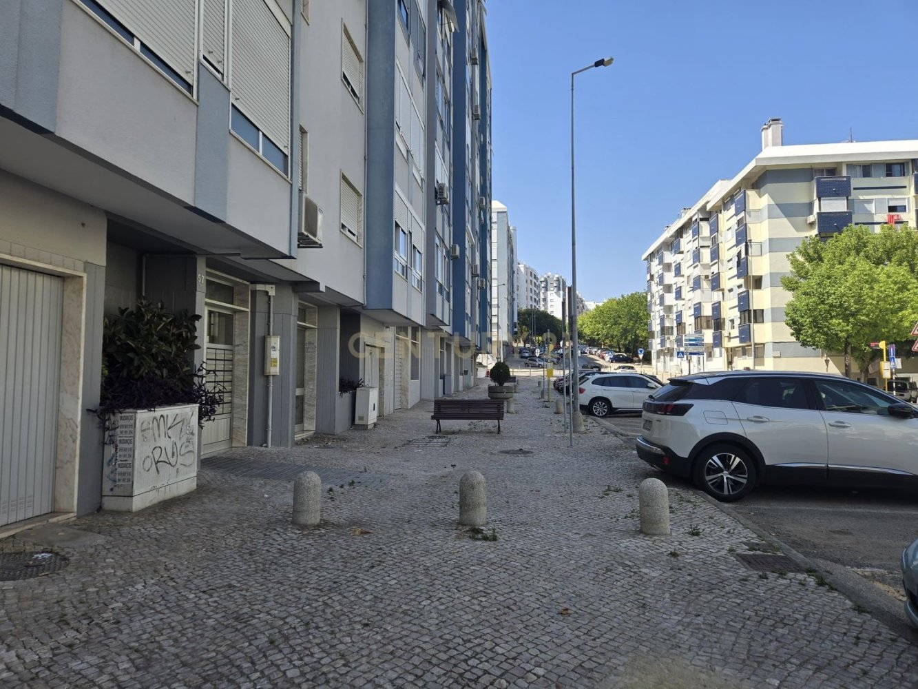 91m² Garage in Almada, Portugal No. 244421