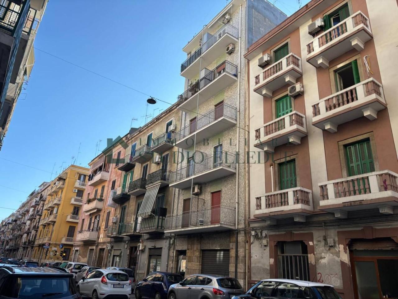 3-salle Appartement à Bari, Italy No. 36760