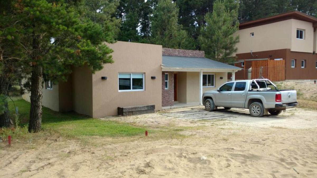 3 bedrooms House in Mar del Plata, Argentina No. 81708