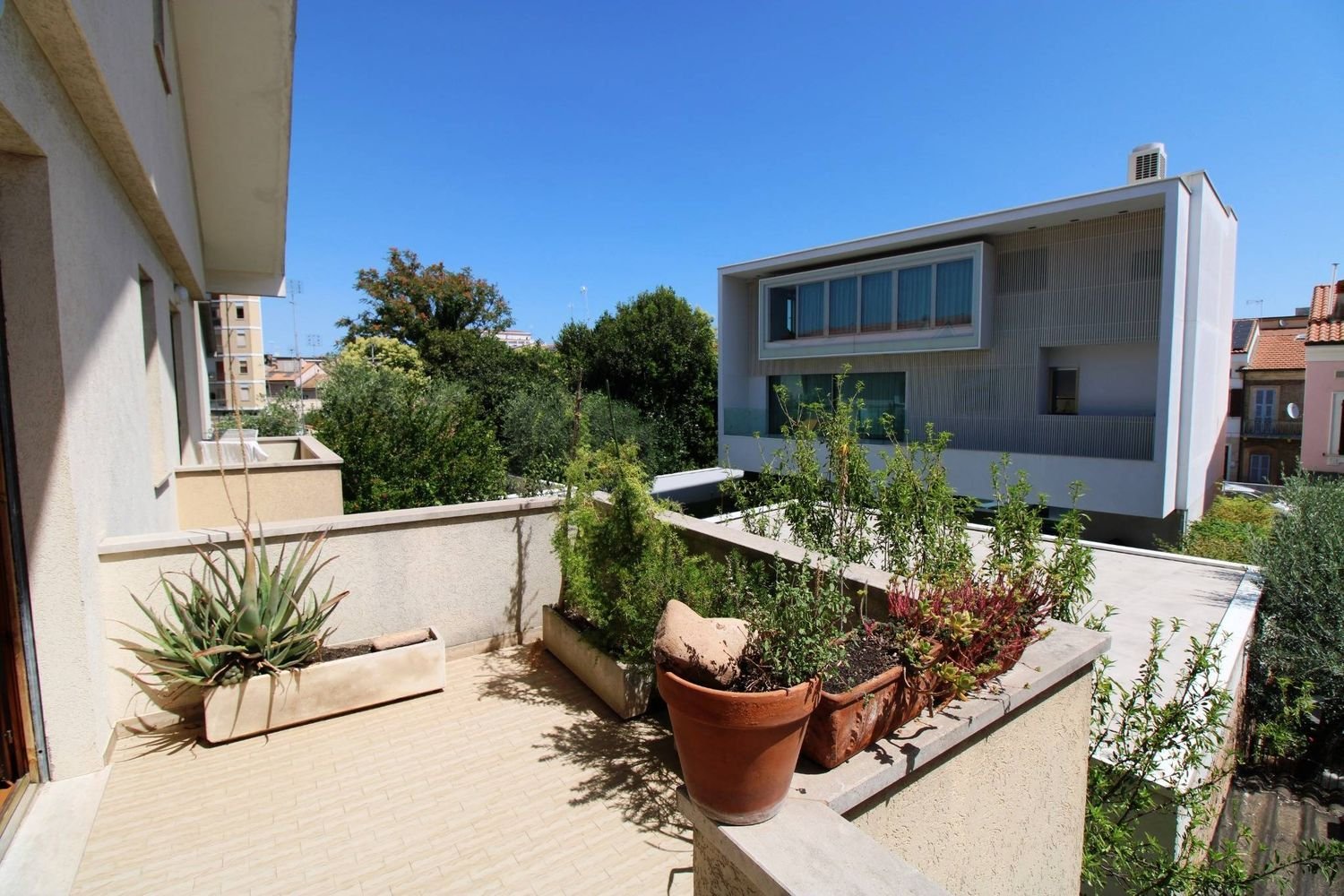 5 bedrooms Apartment in Civitanova Marche, Italy No. 351503