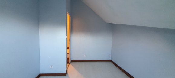 2 Schlafzimmer Doppelhaus in Bourges, France, Nr. 77964 9