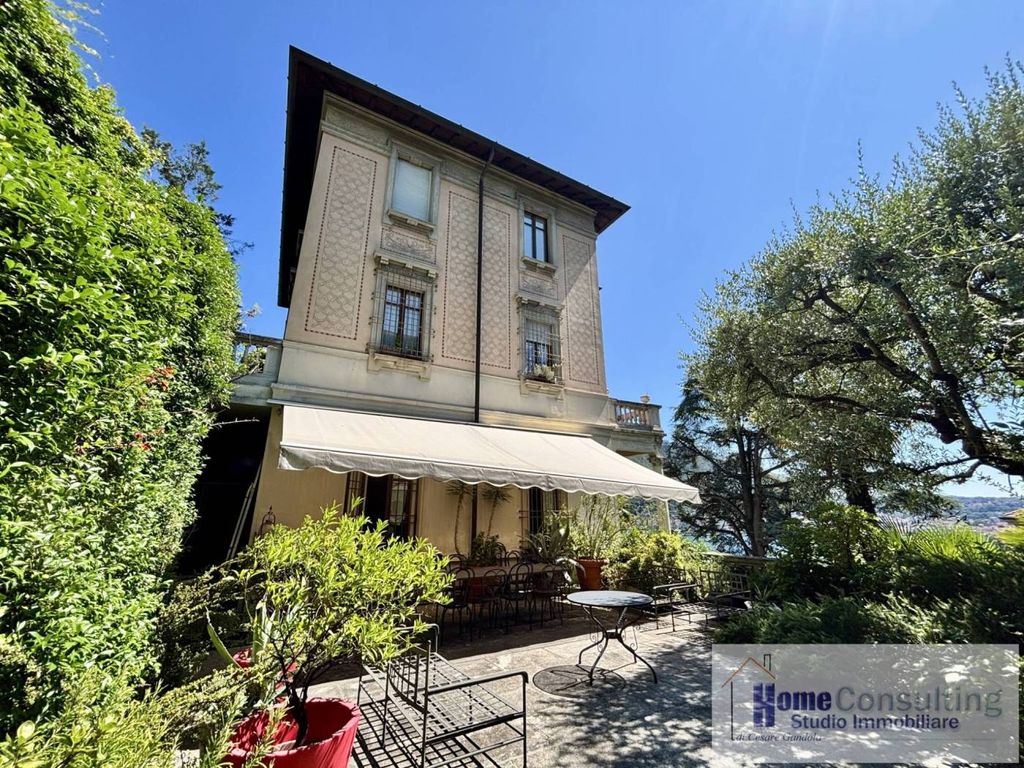 Villa de 2 dormitorios en Como, Italy No. 289426