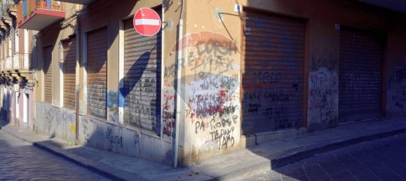 294m² Commercial property in Catania, Italy No. 52559 3