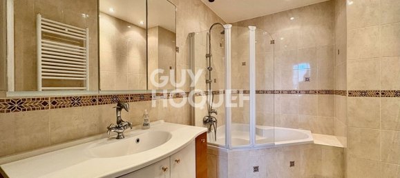 5 bedrooms House in Maisons-Alfort, France No. 136657 9