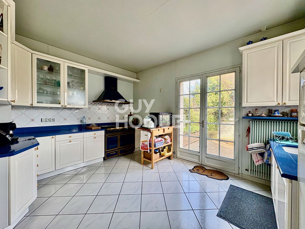 5 bedrooms House in Maisons-Alfort, France No. 136657