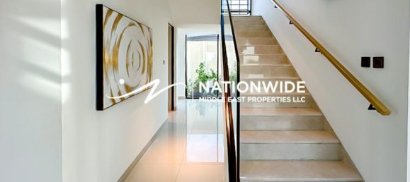 4 bedrooms Villa in Abu Dhabi, UAE No. 95102 4