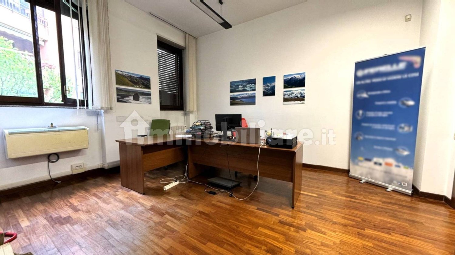4 rooms Office in Monza, Italy No. 355094