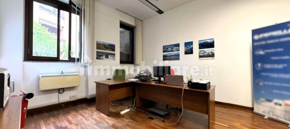 4 rooms Office in Monza, Italy No. 355094 2