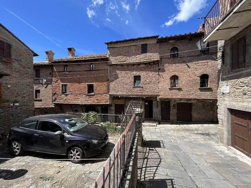 Casa de 2 habitaciónes en Cortona, Italy No. 71031