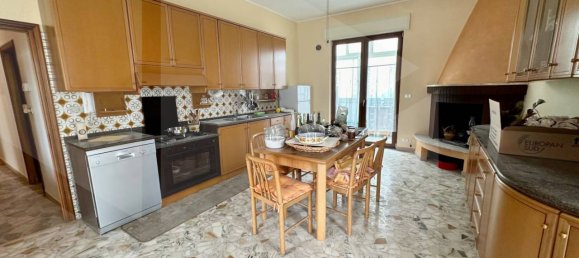 5 rooms House in Capurso, Italy No. 29144 8