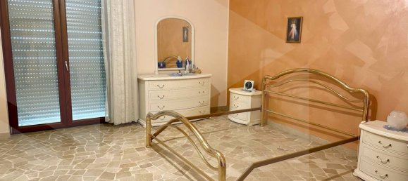 5 rooms House in Capurso, Italy No. 29144 4