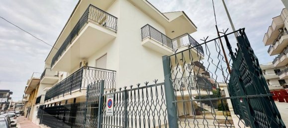 5 rooms House in Capurso, Italy No. 29144 2