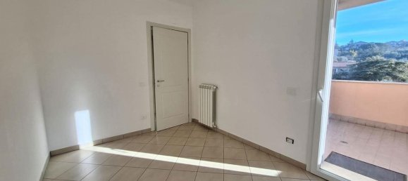 3 rooms Apartment in Sora, Italy No. 90458 9