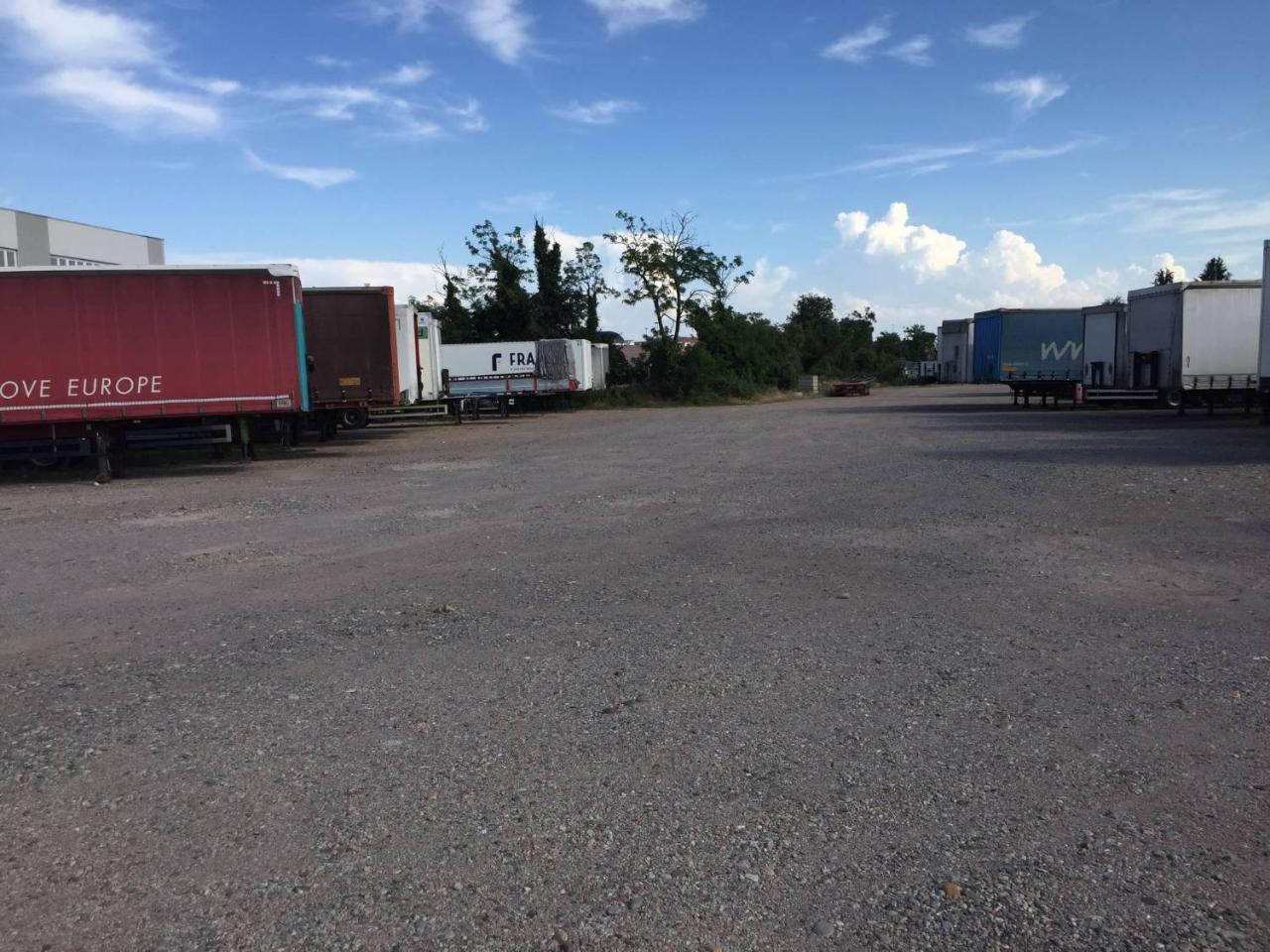 1غرفة قطعة أرض في Milan, Italy رقم 241330