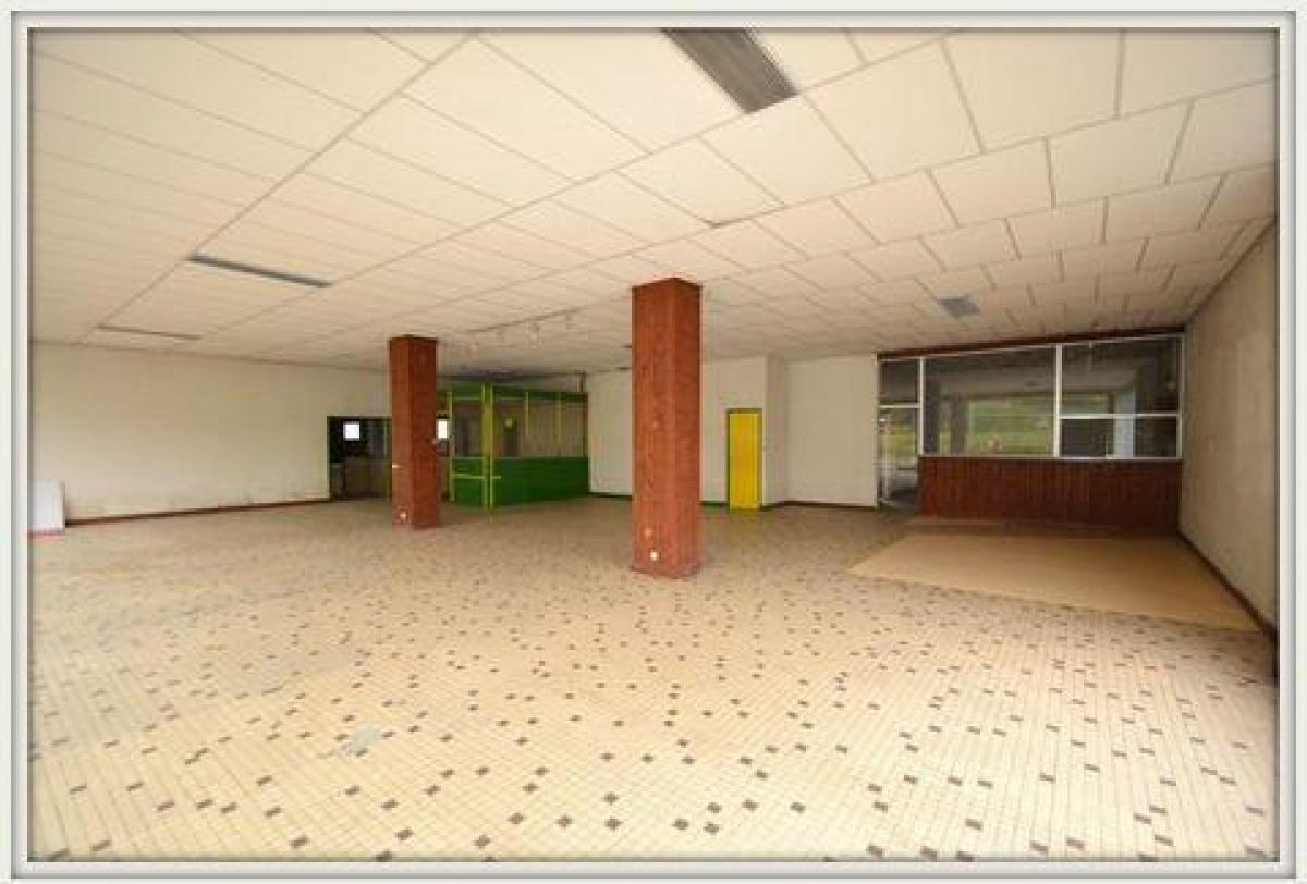 1010m² Office in Agen, France No. 18614