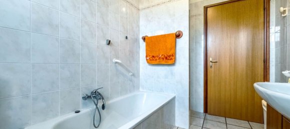 5 bedrooms House in Oleggio, Italy No. 376663 13