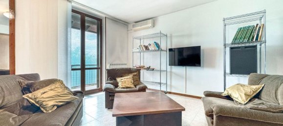 5 bedrooms House in Oleggio, Italy No. 376663 14