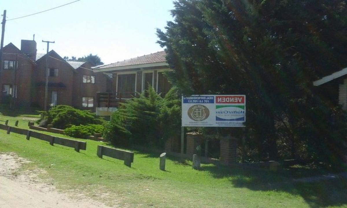 4 bedrooms House in Mar del Plata, Argentina No. 97020