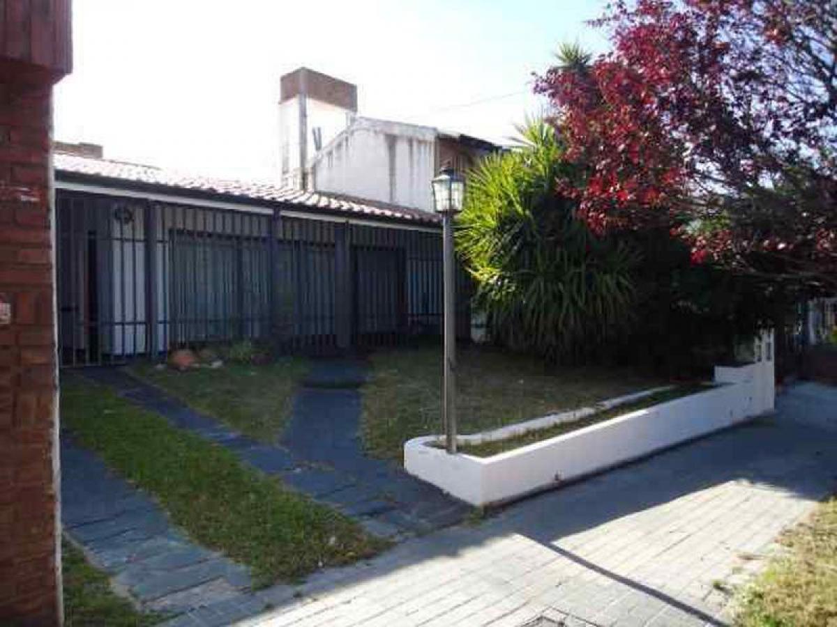 Casa de 3 dormitorios en Córdoba, Argentina No. 15557