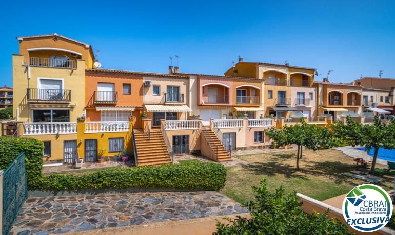 Casa de 3 dormitorios en Empuriabrava, Spain No. 211356