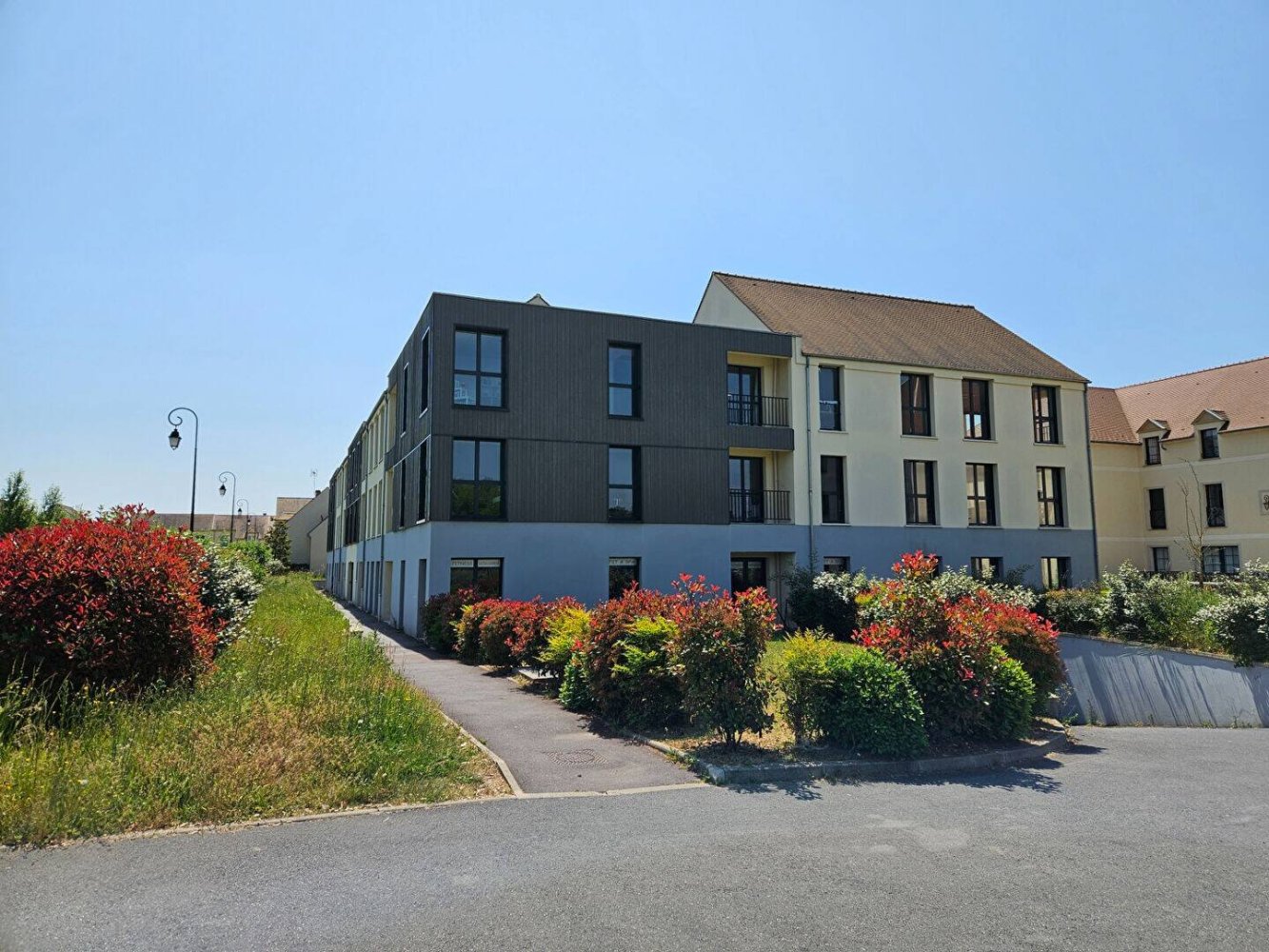 Propiedad comercial en La Chapelle-en-Serval, France 72 m² No. 87861