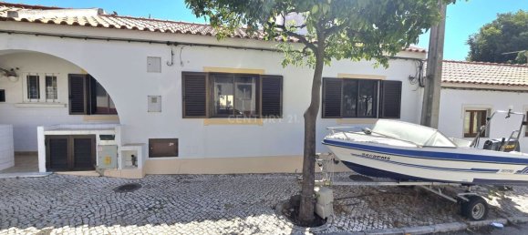 3 bedrooms House in Portimao, Portugal No. 149049 2