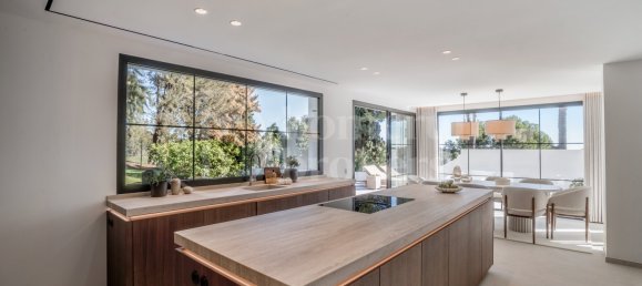 5 bedrooms Villa in Marbella, Spain No. 53599 3