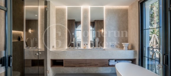 5 bedrooms Villa in Marbella, Spain No. 53599 27