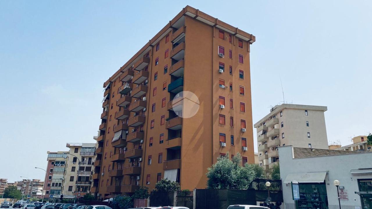 Квартира с 4 комнатами в Палермо, Италия № 3105