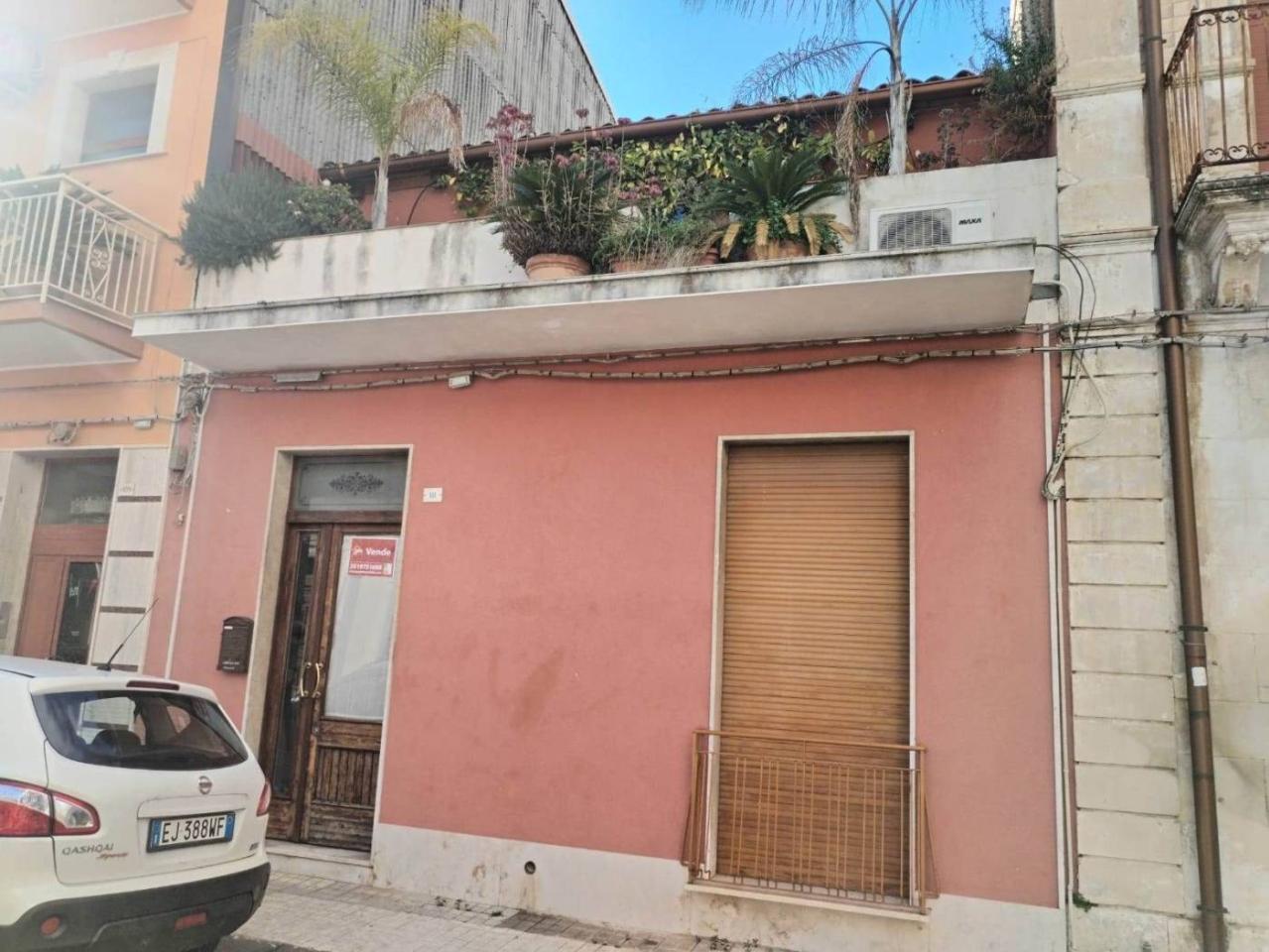 4-salle Maison à Floridia, Italy No. 33763