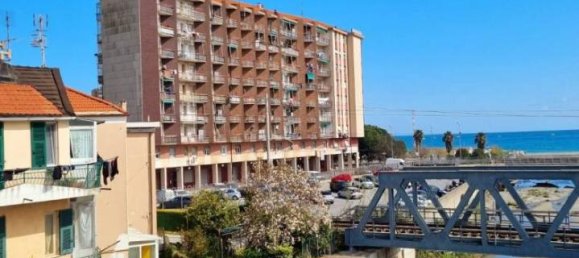 3-salle Appartement à Savona, Italy No. 136522 3