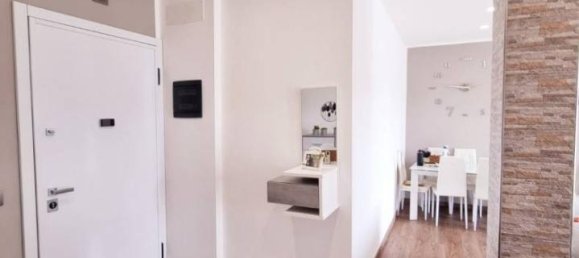 3-salle Appartement à Savona, Italy No. 136522 8