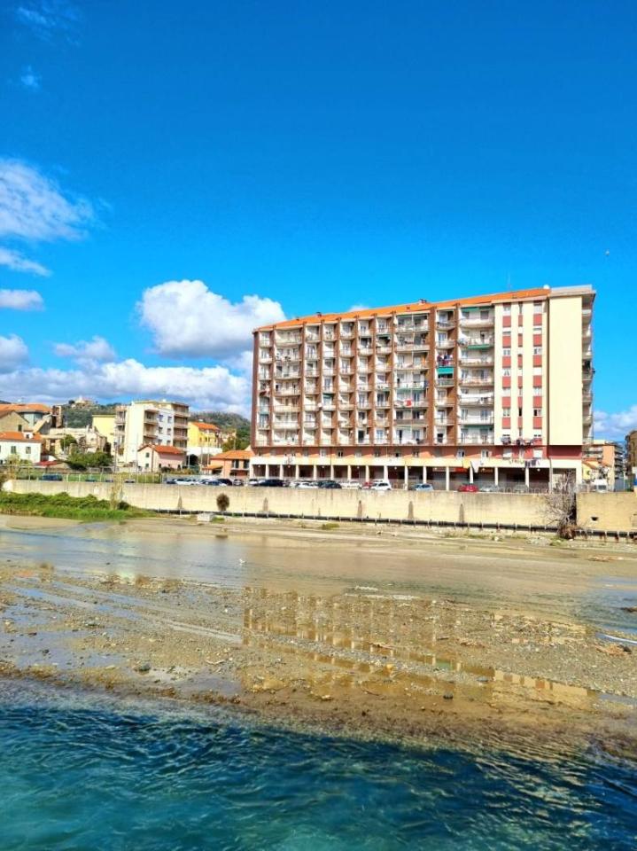 3-salle Appartement à Savona, Italy No. 136522